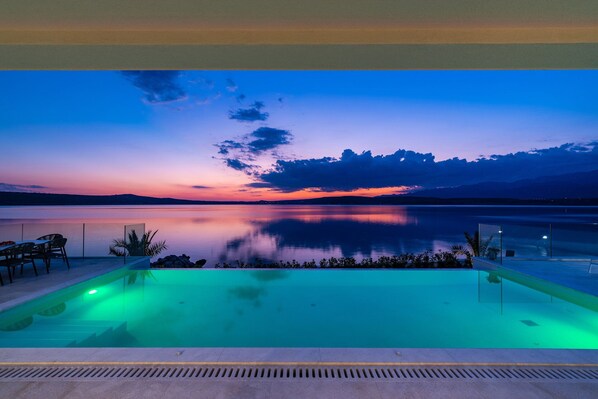 An infinity pool - Luxury Villa Novita with Pool (Novigrad)