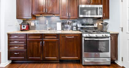 Near O’Hare/King Bed/Fenced yard/FirePit+Game room