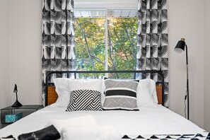 3 habitaciones, escritorio, tabla de planchar con plancha y wifi gratis