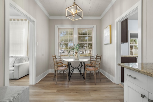 Remodeled Downtown O.S. with Gameroom on GOVT Street; Golf Cart Available