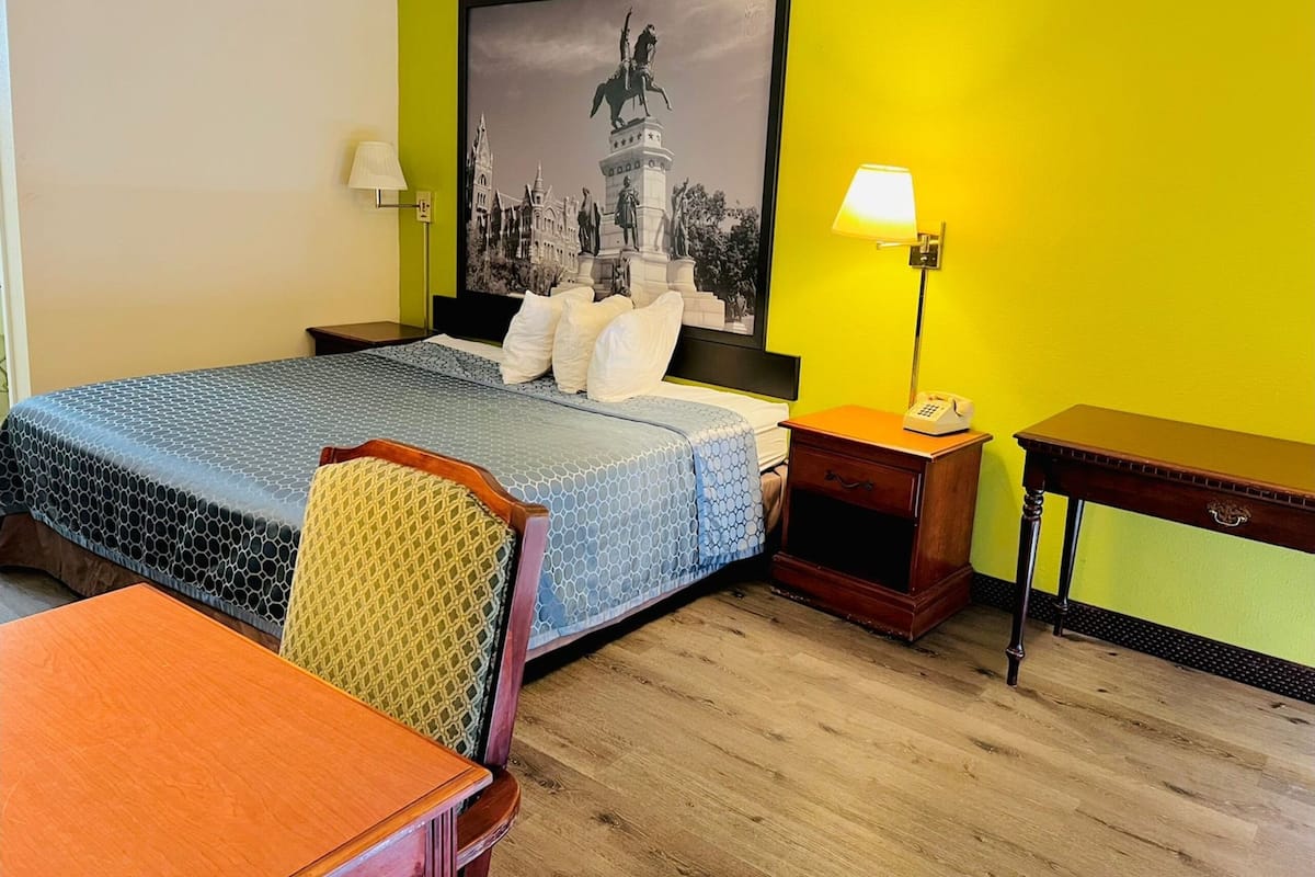 1 bedroom, desk, iron/ironing board, free WiFi