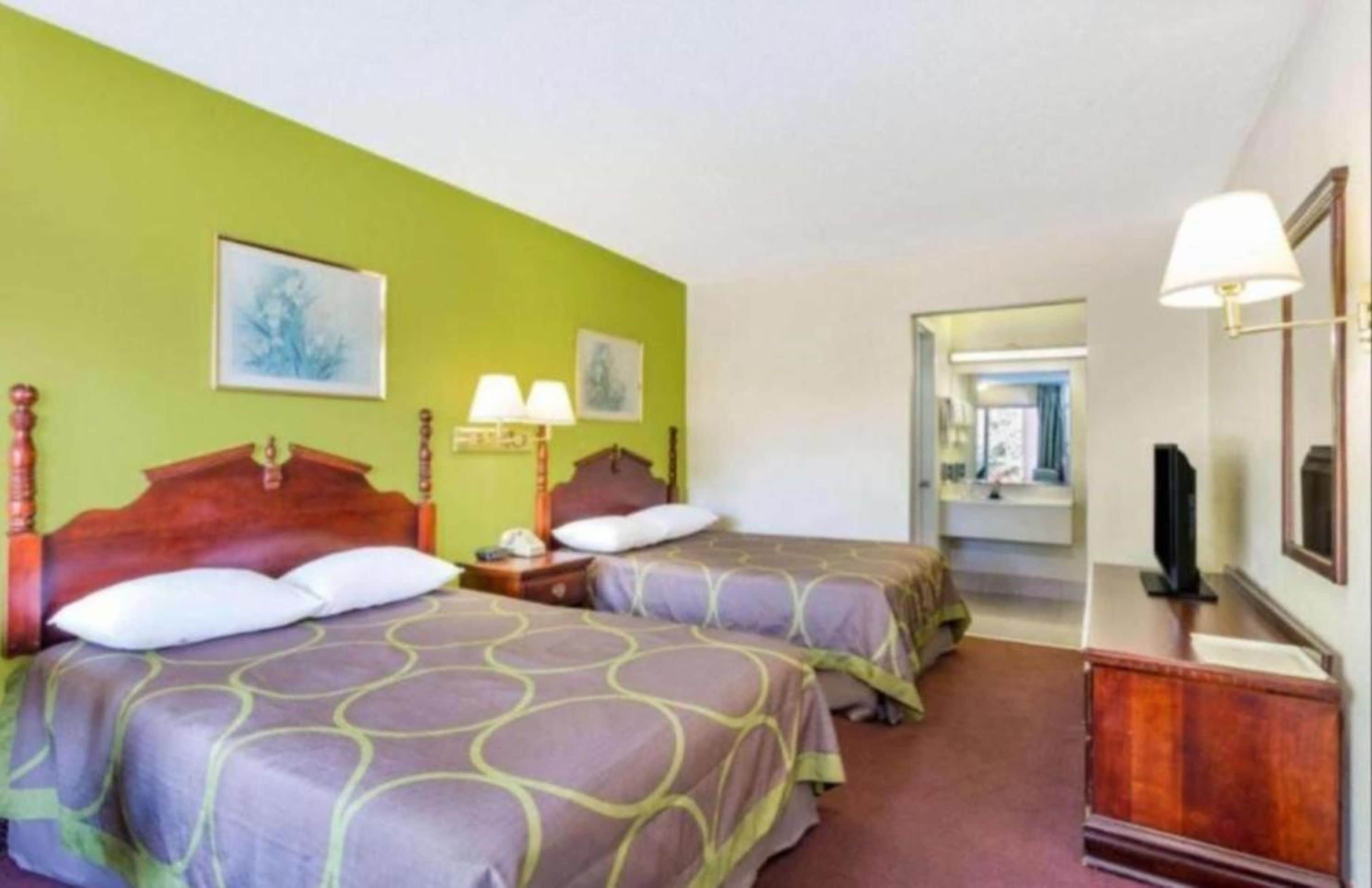 Desk, iron/ironing board, free WiFi, bed sheets