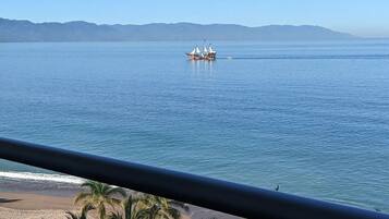 Condo Confort | Vista a la playa o el mar