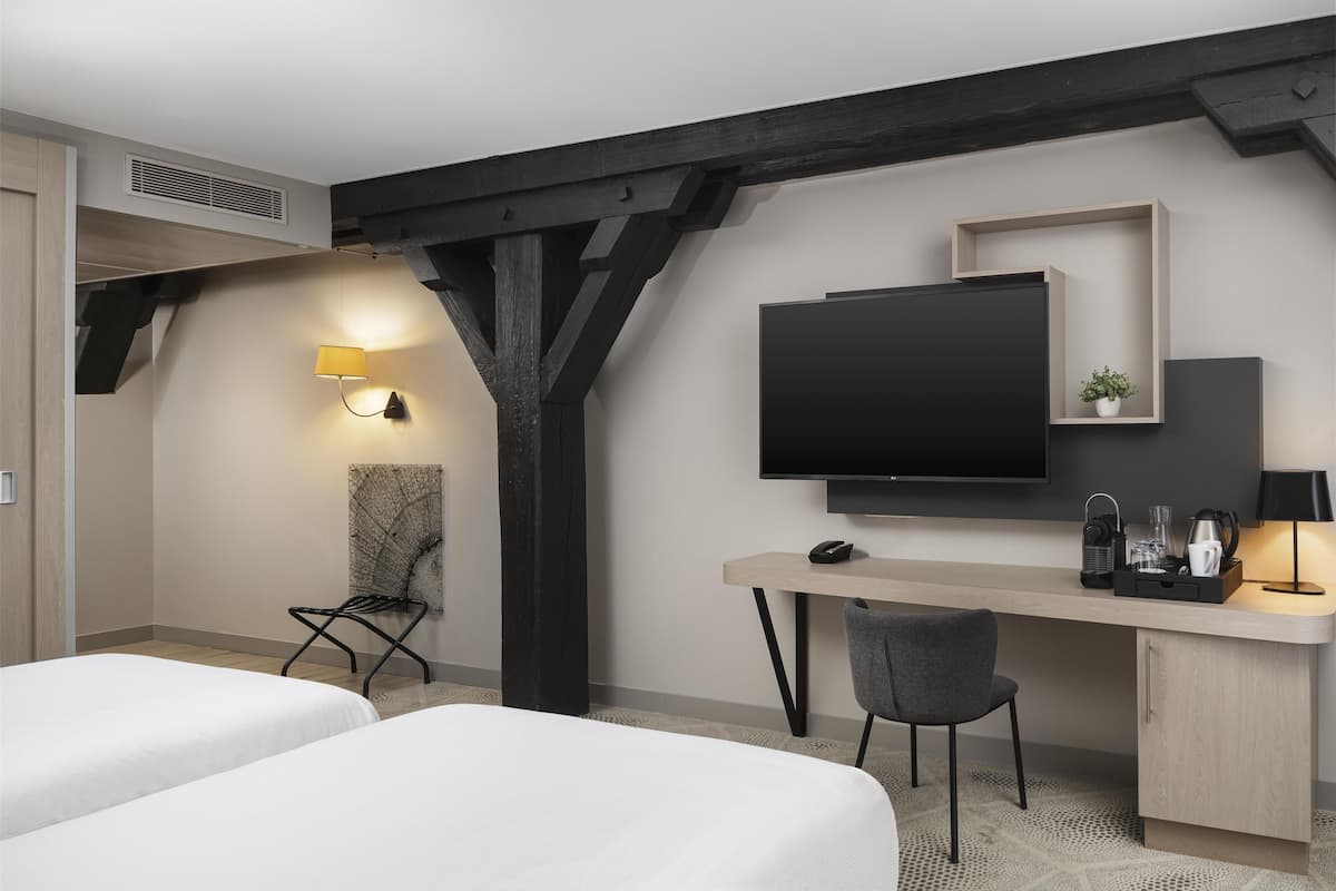 Twin Room, 2 Single Beds | In-room safe, soundproofing, iron/ironing board, free cots/infant beds