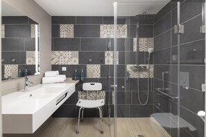 Room, 1 King Bed, Accessible | Bathroom