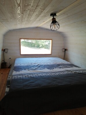 2 bedrooms, bed sheets