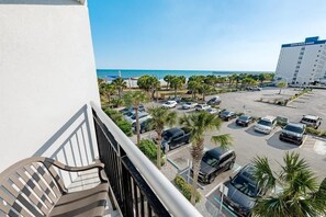 Property grounds - Large Oceanview, Boardwalk Central  Great Location (Myrtle Beach)