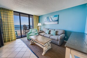 Flat-screen TV - NEW Upscale 1BR Direct Oceanfront w/ Amazing Views (Myrtle Beach)