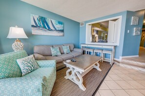 Flat-screen TV - NEW Upscale 1BR Direct Oceanfront w/ Amazing Views (Myrtle Beach)