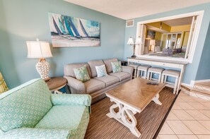 Flat-screen TV - NEW Upscale 1BR Direct Oceanfront w/ Amazing Views (Myrtle Beach)