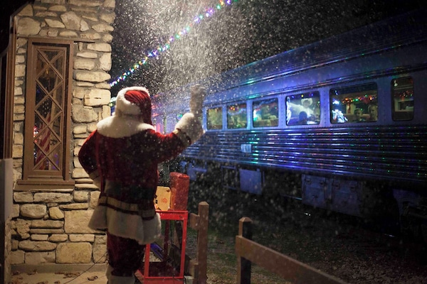 Branson is full of Christmas cheer! This home is close to so many amenities