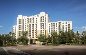 A multi-story hotel with a symmetrical facade, balconies, and a central entrance. - Orlando | Park Escape | Pool & Attractions | 2BR Plus (Orlando)
