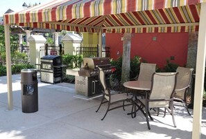 Outdoor dining - Tuscany Village, a Hilton Grand Vacations Club - 3 Bedroom Lock Off - 3LK (Orlando)