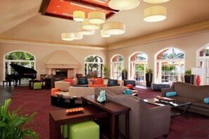 TV, DVD player, books, stereo - SeaWorld® Orlando, a Hilton Grand Vacations Club - 2 Bedroom - 2BR (Orlando)