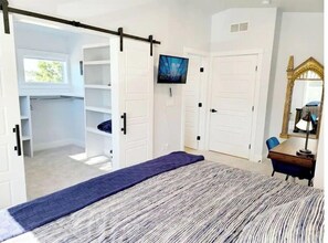 3 bedrooms, desk, iron/ironing board, free WiFi