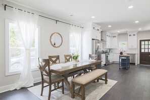 Dining - Southern Luxury Cottage Located in the Heart of Atlanta | Sleeps 12 (Atlanta)