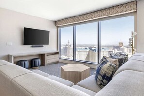 TV - Elara, a Hilton Grand Vacations Club - 2 Bedroom Grand Premier - 2GX (Las Vegas)