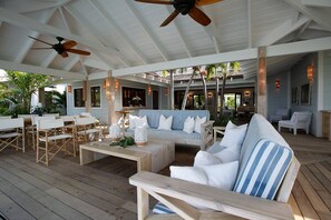 Outdoor dining - Ballymena - Waterfront house with pool, spa and beach (Hartswell)