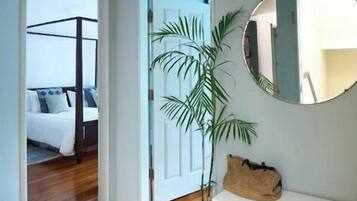 3 bedrooms, desk, iron/ironing board, WiFi