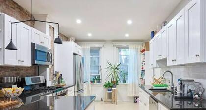 Stylish 3-br Brookline condo, steps to Wash Sq T!