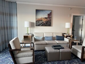 TV, DVD player - 2- Bedroom OceanView Condo at Marriott OceanWatch Villas week in MAY 2023 (Myrtle Beach)