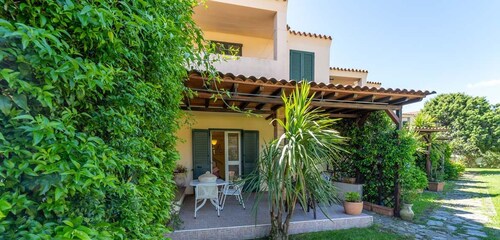 Lovely villa 2 min walk to Cinta Beach(wifi+airco)