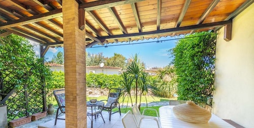 Lovely villa 2 min walk to Cinta Beach(wifi+airco)