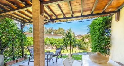 Lovely villa 2 min walk to Cinta Beach(wifi+airco)