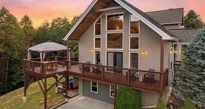 Relaxing Hideaway, Sleeps 15・Theater・Games・Hot Tub