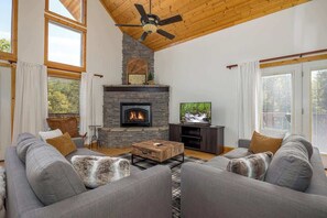 Fernseher, Kamin, Arbeitsbereiche