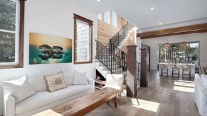 Interior - Seagrove Manor by Avantstay Free Paddle Boards Lake Front Yard & Pet Friendly (Santa Rosa Beach)