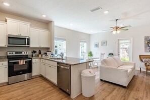 Fridge, oven, stovetop, dishwasher - Santa Rosa Hideaway by Avantstay Pet Friendly 6 Mins to Beach! (Santa Rosa Beach)