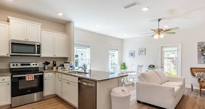 Santa Rosa Hideaway by Avantstay Pet Friendly 6 Mins to Beach!