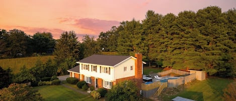 House (4 Bedrooms) | Exterior