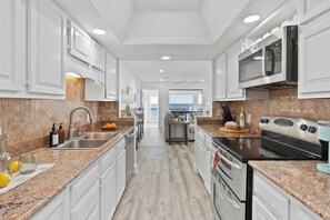 Apartment (4 Bedrooms) | Interior - Destiny on the Sand by Avantstay Direct Beach Access! Bbq on Large Ocean Facing Patio (Destin)