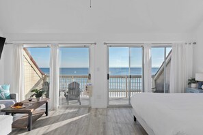 Apartment (4 Bedrooms) | Interior - Destiny on the Sand by Avantstay Direct Beach Access! Bbq on Large Ocean Facing Patio (Destin)