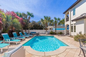 Outdoor pool - Seas To Tango by Avantstay 2 Mins to Beach! (Miramar Beach)