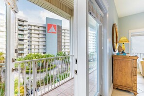 Interior - Gulfside Oasis by Avantstay Steps to Beach w/ Bbq, Pool & Video Arcade MAX OCC 20 (Miramar Beach)