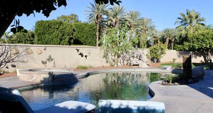 RANCHO MIRAGE - VICTORIA FALLS ENTERTAINING 4 BD - HUGE POOL & SPA & GRASS YARD!