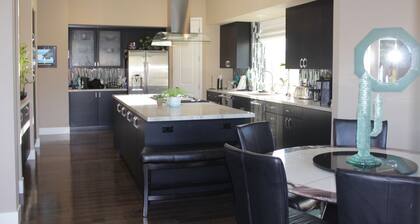 RANCHO MIRAGE - VICTORIA FALLS ENTERTAINING 4 BD - HUGE POOL & SPA & GRASS YARD!