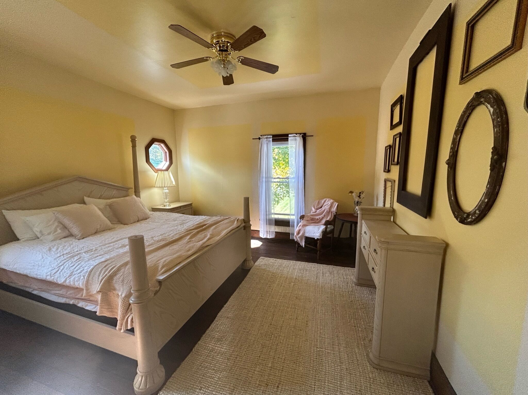 Peaceful, private and large Farmhouse