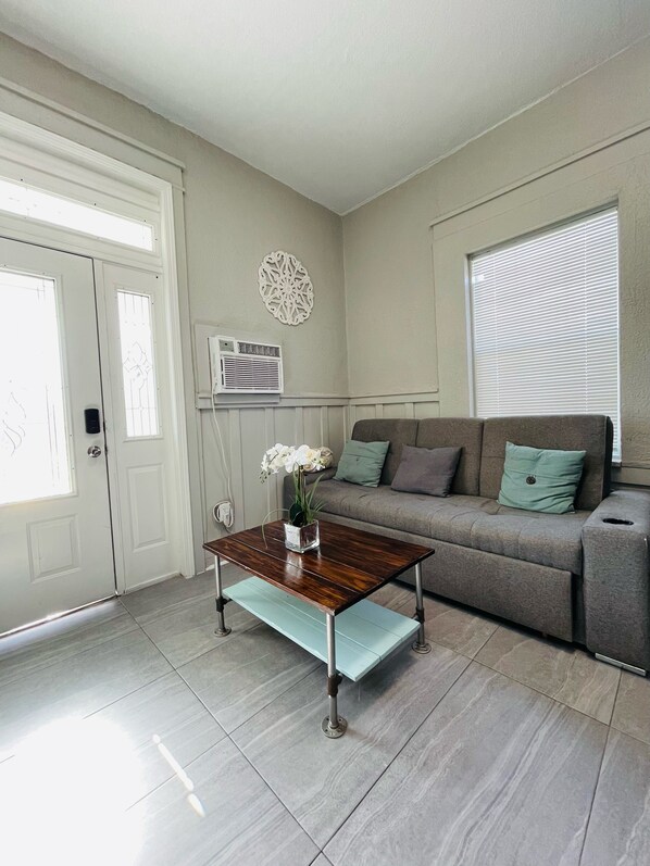 TV - Sunset Heights Historic 1- Bedroom Apartment (El Paso)