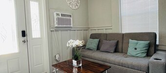 Sunset Heights Historic 1- Bedroom Apartment