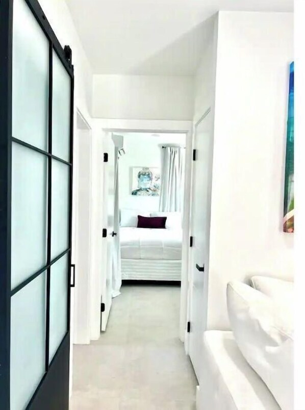 6 bedrooms, desk, iron/ironing board, WiFi