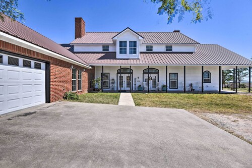 Patio & Covered Porch: Spacious Bellevue Home!