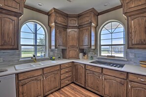 Fridge, microwave, stovetop, dishwasher - Patio & Covered Porch: Spacious Bellevue Home! (Bellevue)