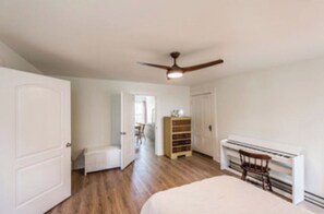 2 bedrooms, desk, free WiFi, bed sheets