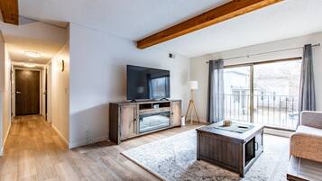 Smart TV, fireplace, offices