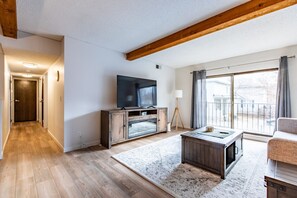 Smart TV, fireplace, offices