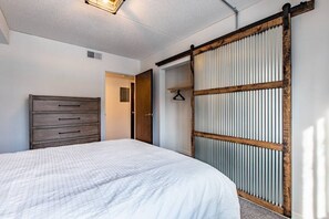 2 عدّة غرف نوم ومكتب ومكواة/لوح كي وواي فاي مجانًا